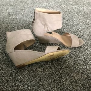 Light tan cuffed-ankle wedge sandal